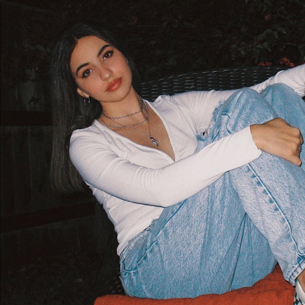 Meet your Posher, Mia